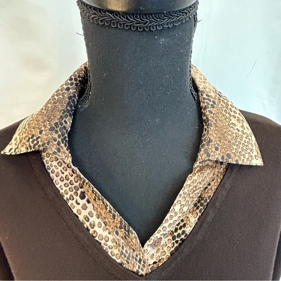 DENVER Hayes Dark chocolate brown knit sweater snake print collar/cuff Sz L - Picture 3 of 13